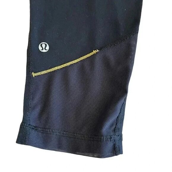 Lululemon Athletica Black Capri Back Mesh Logo Capri Running Pants SZ XS # 1481 - Picture 6 of 11